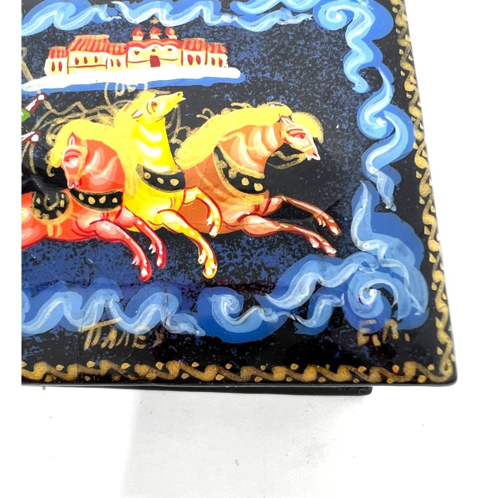 Vintage Russian Hand Painted Lacquer Trinket Box Troika Fairy Tale Red  2" x 3" - Picture 5 of 10
